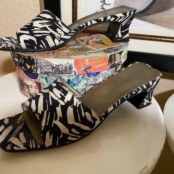 Vintage Yves Saint Laurent black and white geometic print slides 7.5 - Picture 5 of 11